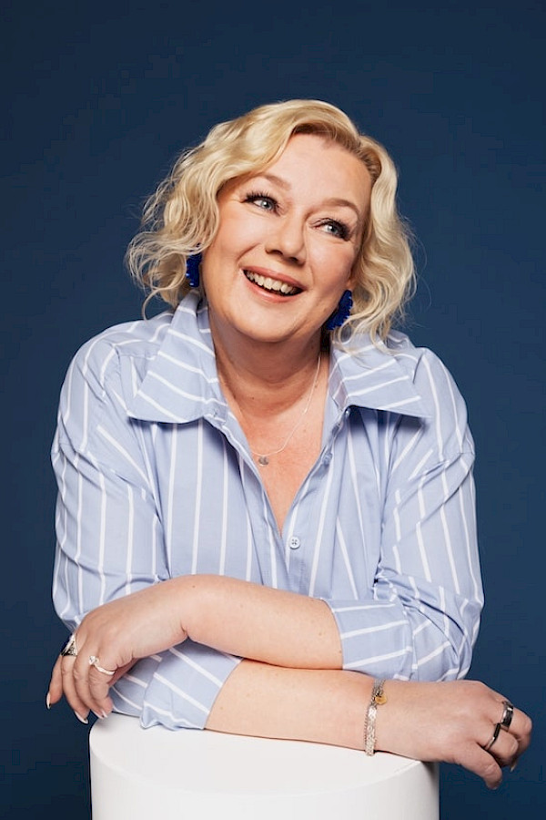 Sari Siikander, näyttelijä