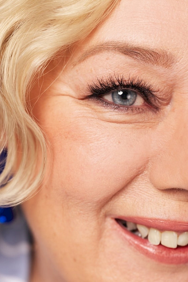 Sari Siikander, näyttelijä